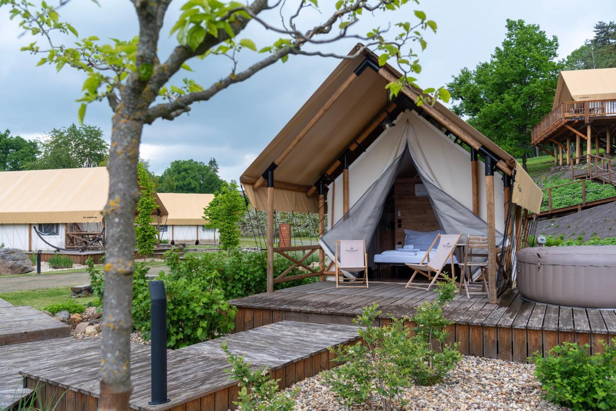 Hotel ForRest Glamping Banská Štiavnica Exterior foto